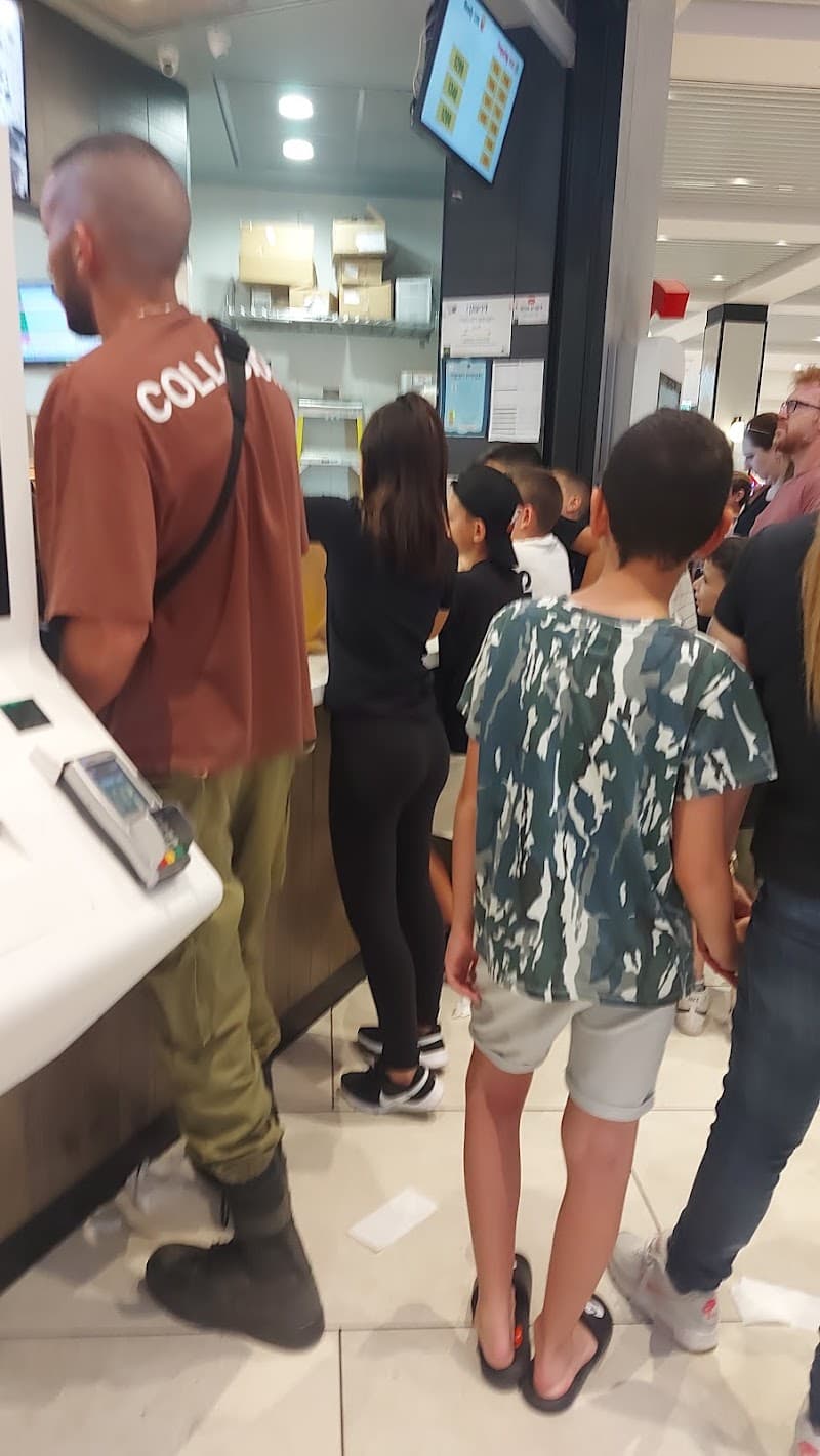 מקדונלדס קניון עזריאלי חולון - תמונה 5