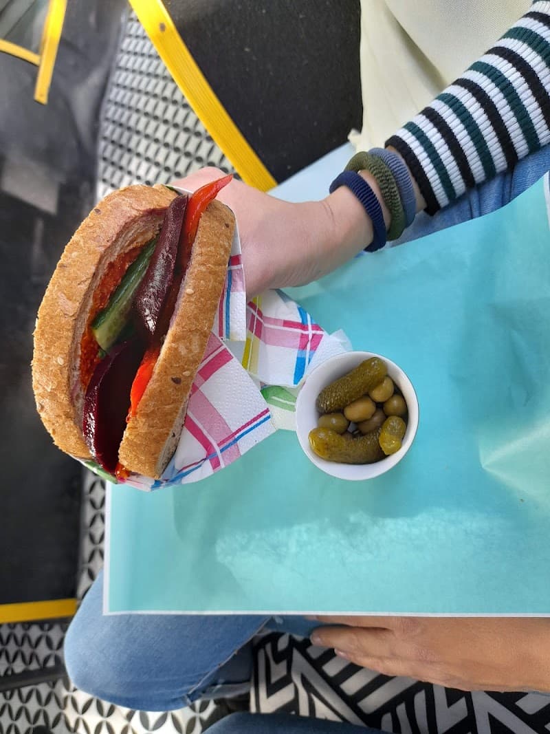 קפה טירמיסו – עגלת קפה מעוז חיים עמק המעיינות (אוטובוס קפה) - תמונה 4