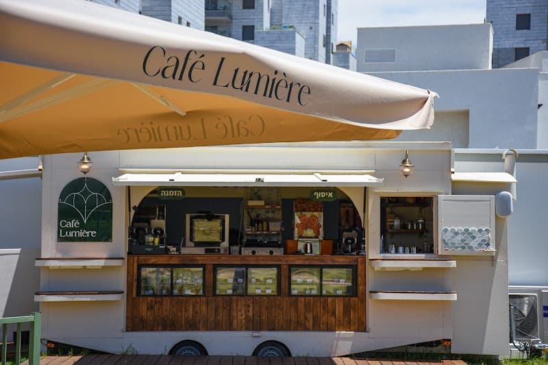 קפה לומייר cafe lumiere